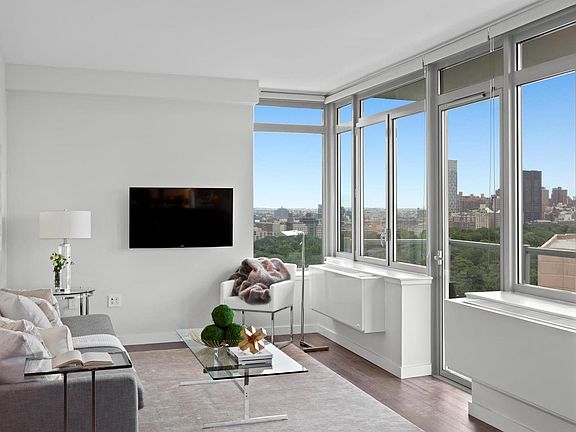 3rd image of 240 Manhattan Ave #18-C
