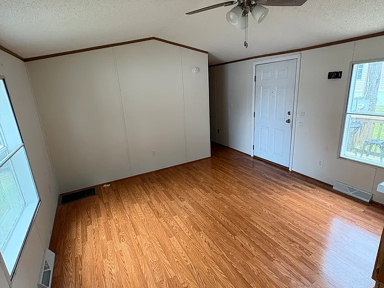 308 Hammond St — Photo 17