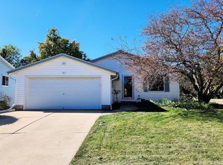 1612 Pleasantview Ave, Waukesha, WI 53188