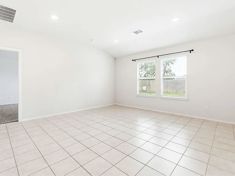 9505 Kensley Rose Dr — Photo 4