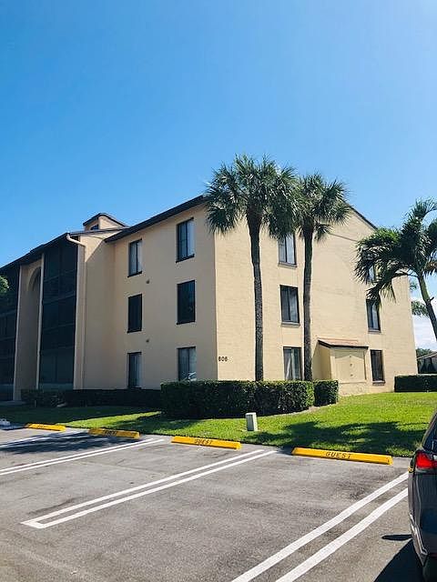 1st image of 806 Sky Pine Way