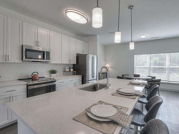 4th image of 903 Cherokee Ave #2