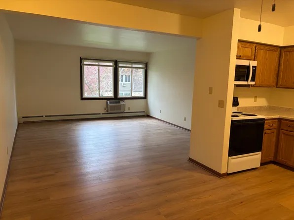 1709 Stonebridge Rd #202, West Bend, WI 53095