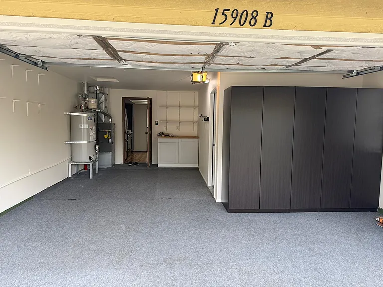 Garage with 1 car parking