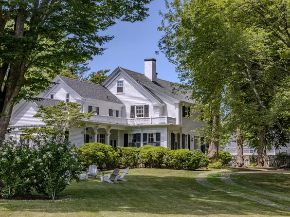 70 Spring St, Tisbury, MA 02568