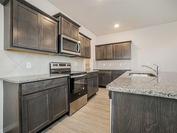 3rd image of 15238 Estrella Ct W