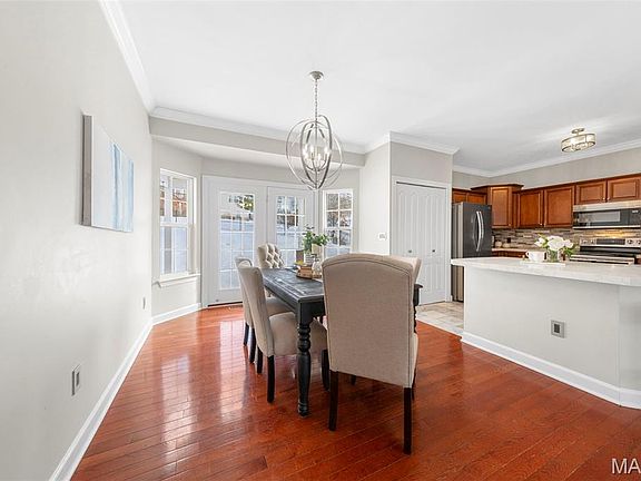 5th image of 19 Winter Pond Dr