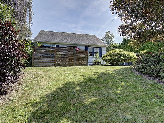 2nd image of 3005 NE 49th St