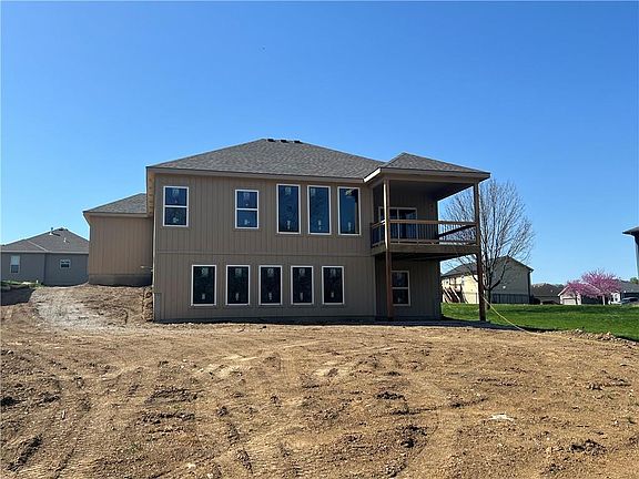 2nd image of 659 SW Crestview Dr