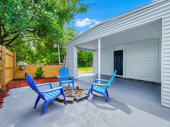 3rd image of 511 S Alder Ave #1