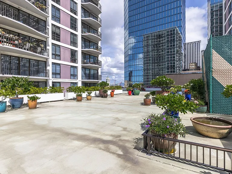 225 Queen St #7D — Photo 13