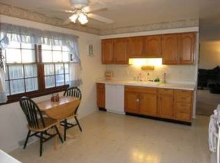 545 N Beck Rd, Lindenhurst, IL 60046