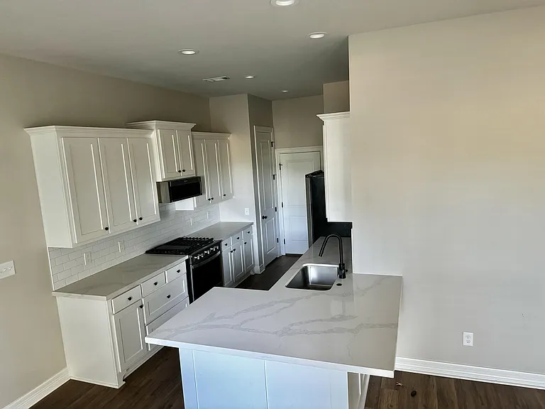 5100 Westgate Ln #103-1 — Photo 4