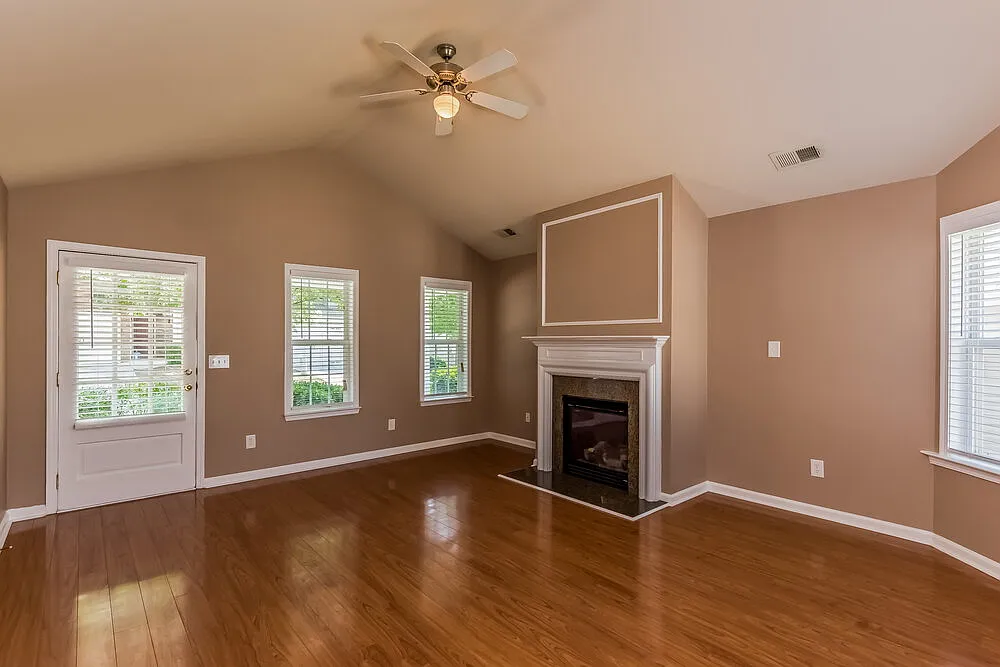 3 bed, 2.0 bath, 1314 sqft, $1,885 — Photo 3