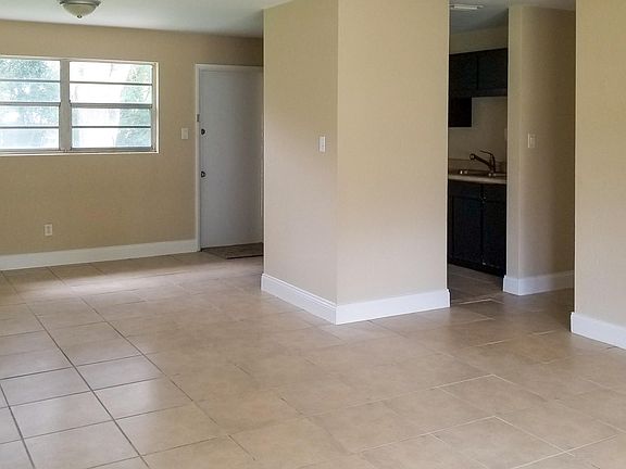 3rd image of 1303 Genmar St