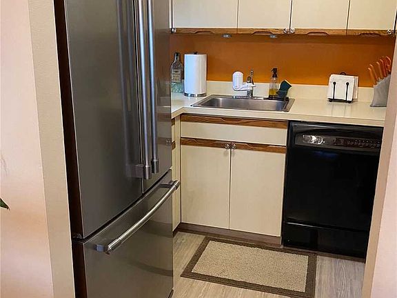 5th image of 5-22 115th St #522D
