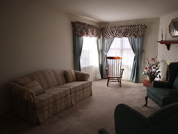 5th image of 114 Gloucester St