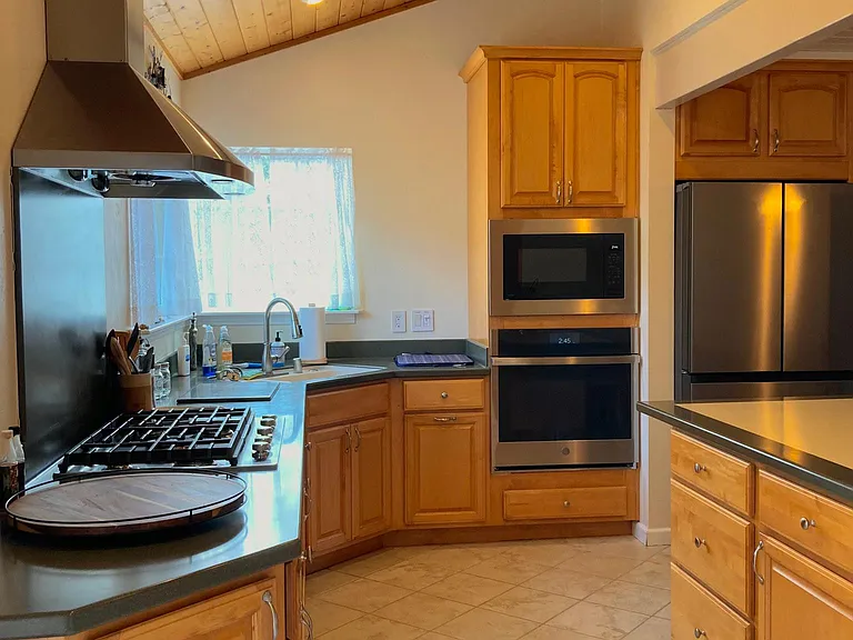 1820 Astor Ave — Photo 11