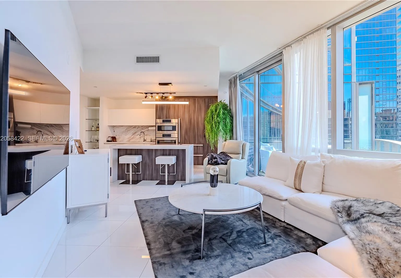 Paramount Miami Worldcent — Photo 1
