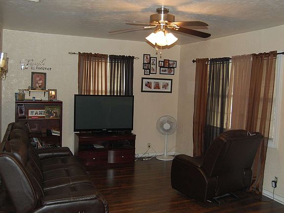 3rd image of 915 NW Long St