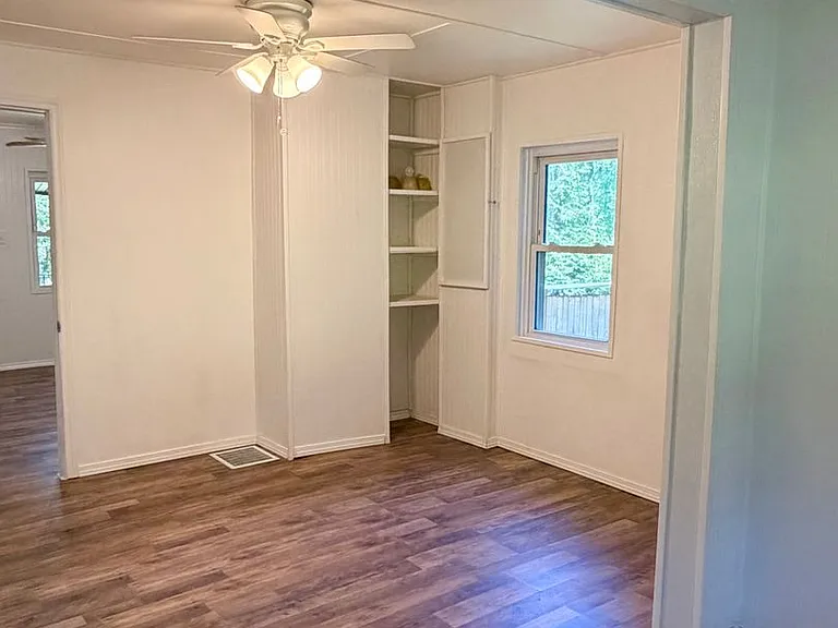 820 Emma Rd — Photo 10