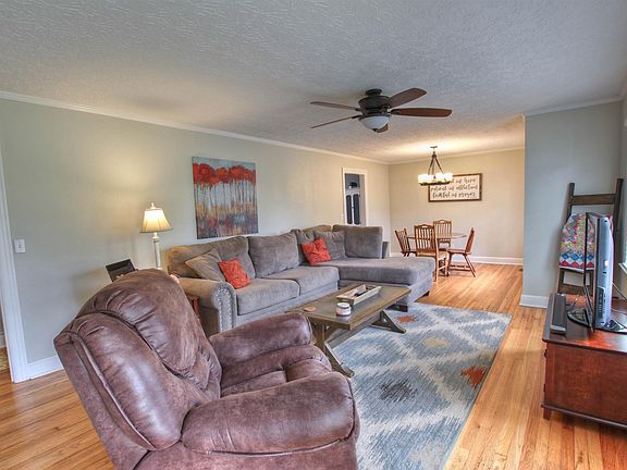 4th image of 814 W Clark Blvd