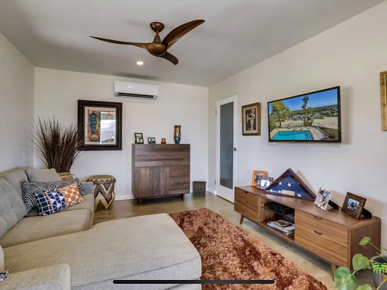 Den/3rd Bedroom