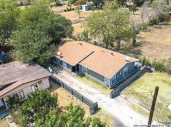 3rd image of 125 NEULON DR