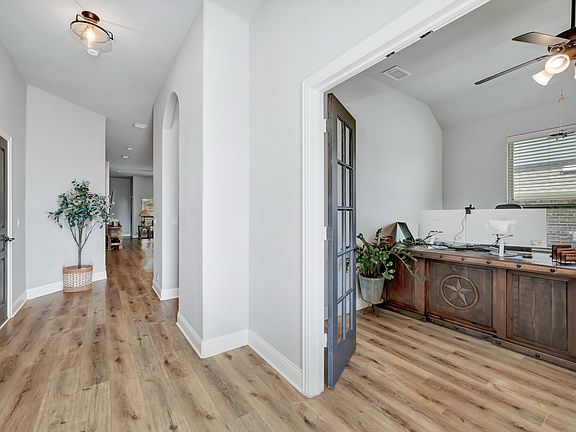 4th image of 303 Magnolia Dr
