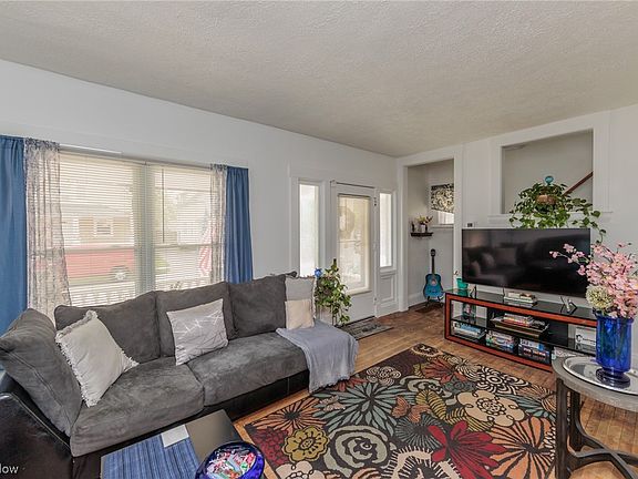 3rd image of 1300 W 93rd St