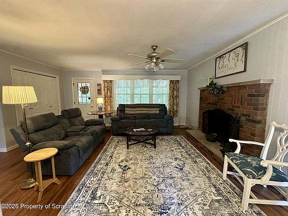 4th image of 1352 Fountain Dr