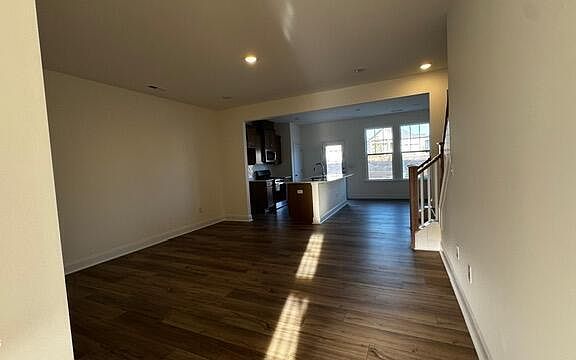 3rd image of 938 Kensley Grove Ln