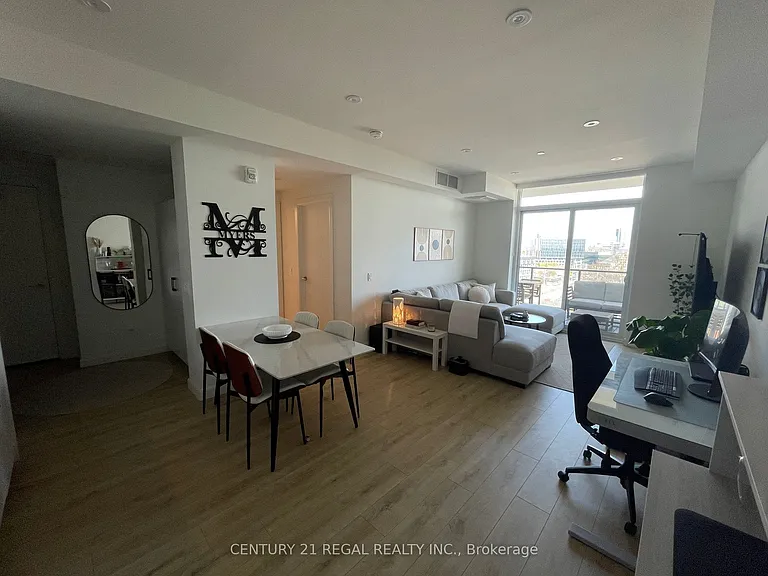 741 King St W #708 — Photo 8