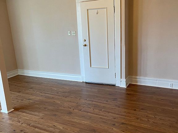 3rd image of 2332 Market St