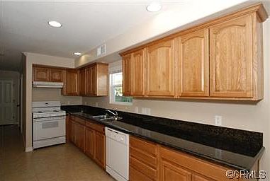 4th image of 664 E Lemon Ave
