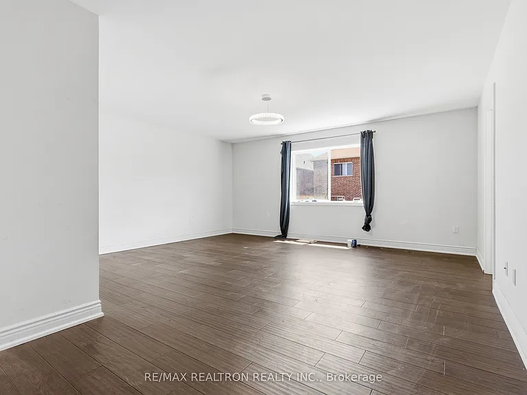 214 Irwin St — Photo 17