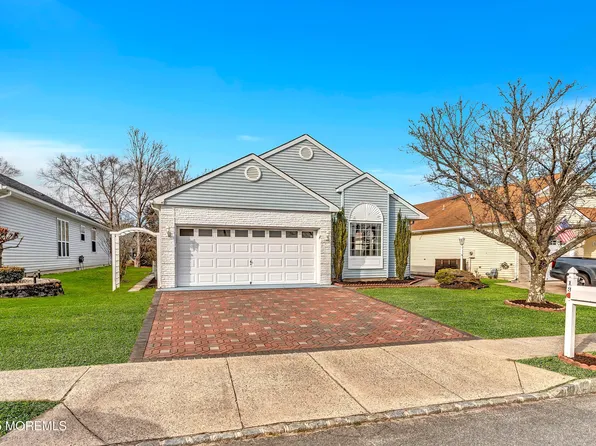 13 Colwyn Way, Toms River, NJ 08757
