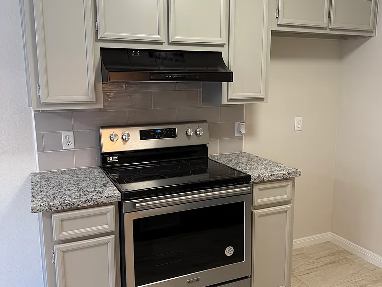 1152 Green Meadow St — Photo 5