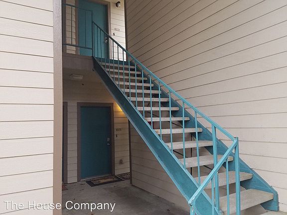 4th image of 7082 N Holiday Dr