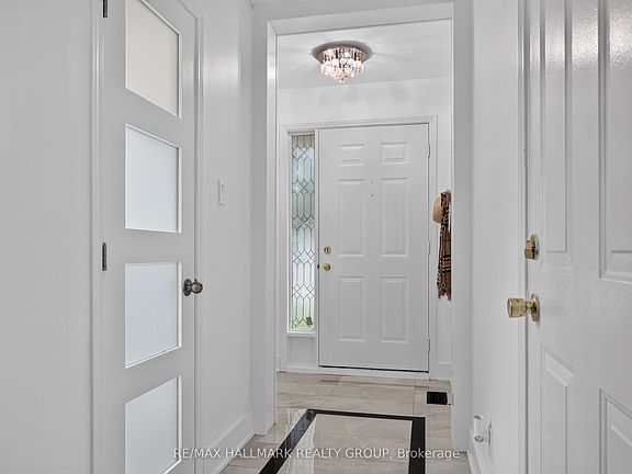 3rd image of 23 Whitegate Cres