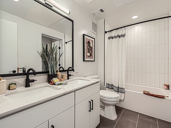 4th image of 626 S Wahsatch Ave #202