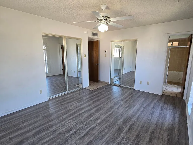 904 E Christmas Tree Ln — Photo 10