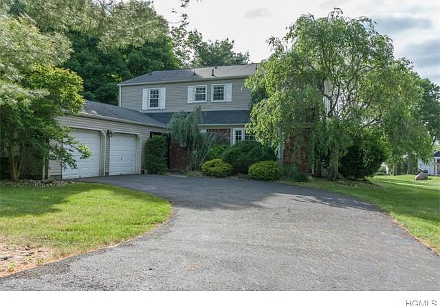 1st image of 1 Lancaster Dr