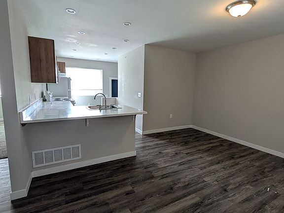 3rd image of 301 N 5th Ave