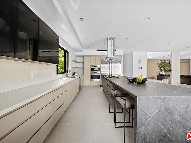 5826 Corbin Ave — Photo 15