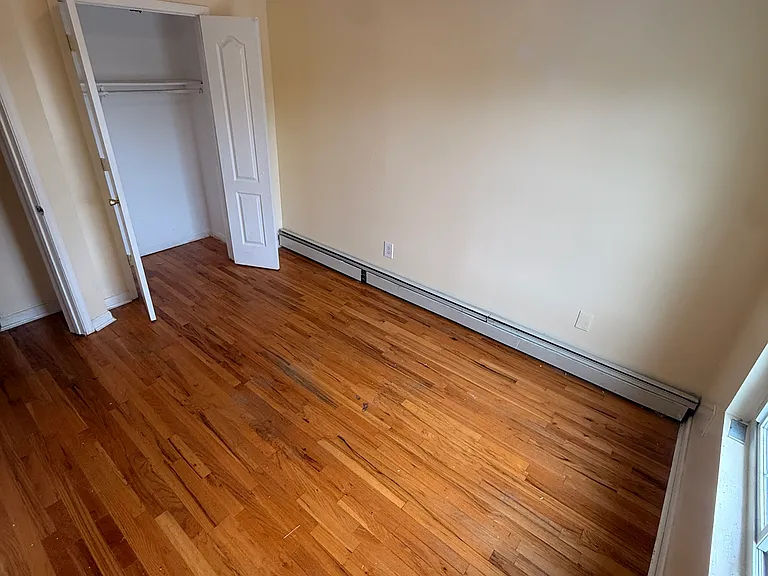 2914 Hering Ave #1 — Photo 8