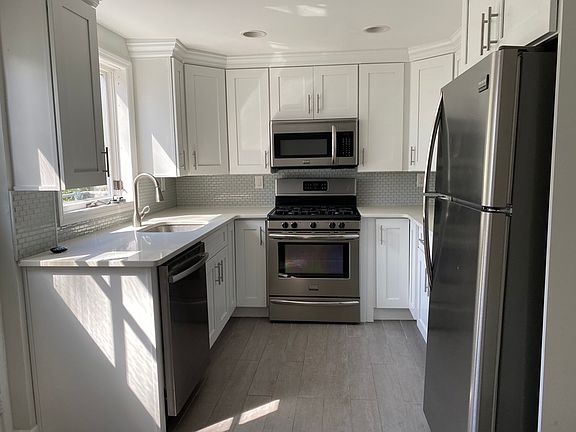 5th image of 25 Baltusrol Way #1
