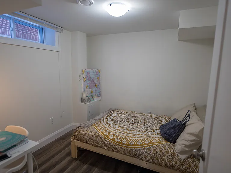856 Bronson Ave — Photo 23