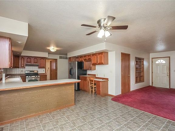 5th image of 470 Olive St