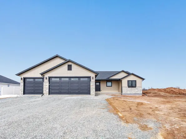 W5747 Roundstone Pl, Menasha, WI 54952